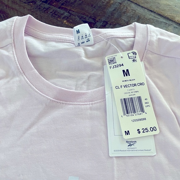 Reebok crop top in women’s medium - Picture 2 of 4